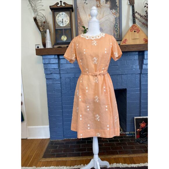 Vintage Amy Adams S Belted Embroidered Peach 1960s Mod Dress Fit Flare - Picture 1 of 12
